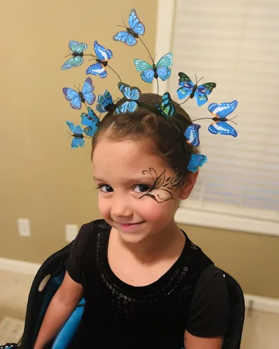 Vista 2 de Zivyes - Fascinador de mariposa para mujer - Diadema de fiesta del té, estilo Alicia en el país de las maravillas, sombrero para Kentucky Derby