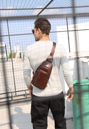 Vista 3 de BULLCAPTAIN Mochila bandolera de cuero genuino para hombre, mochila cruzada para viajes al aire libre, casual, mochila, Blcak