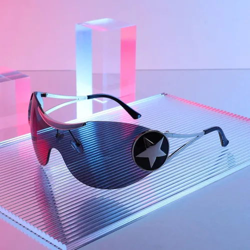 Vista 2 de Karsaer Gafas de sol Y2K sin montura envolventes para mujeres y hombres, gafas de sol con parte superior plana, gafas de sol futuristas sin marco