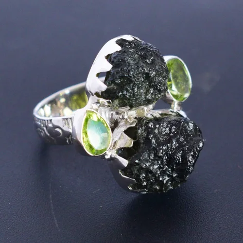 Vista 3 de Anillo de plata de ley 925 con piedras preciosas de moldavita y peridoto