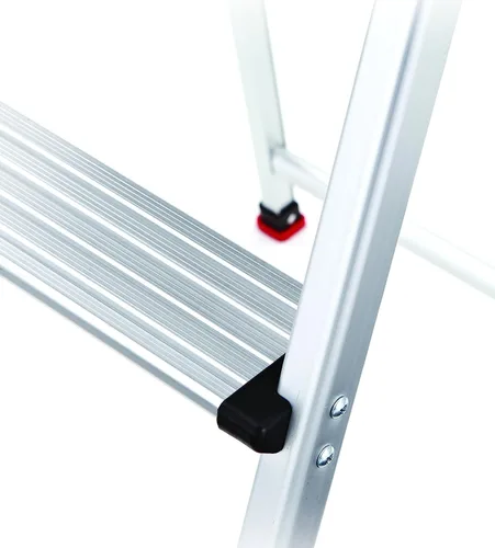 Vista 4 de Rubbermaid Escalera de 2 escalones, Taburete Escalón Plegable Ligero de Aluminio con Superficie Superior para Proyectos, Plateado, Probado según