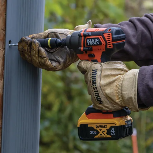 Vista 7 de Klein Tools BAT20CD - Destornillador de impacto de 1/4 pulgadas, 20 V, funciona con pilas, diseño compacto para un excelente control en espacios