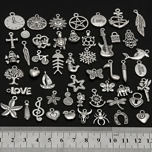 Vista 2 de RUBYCA 50 dijes de plata mixta a granel para hacer joyas, pulseras, colgantes pequeños para collares, color plateado envejecido, como en la imagen