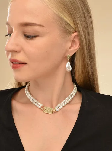 Vista 6 de DAZLIME Collar de perlas de cristal para novia, collares de perlas para mujer, medallón con dije de forma irregular, gargantilla delicada para niñas
