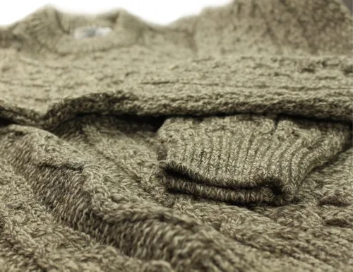 Vista 4 de Suéter de lana Aran con cuello redondo unisex fabricado en Irlanda grande