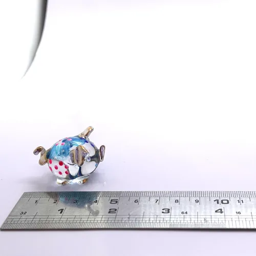 Vista 2 de Figuras pequeñas de cerdo en miniatura de animales soplados a mano, arte de vidrio coleccionable, decoración de regalo, V1 (flor azul)