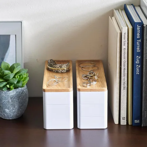 Vista 9 de YAMAZAKI Home Rin Reloj Apilable Y Estuche De Accesorios, Joyero Organizador Para Gafas - Plástico + Madera