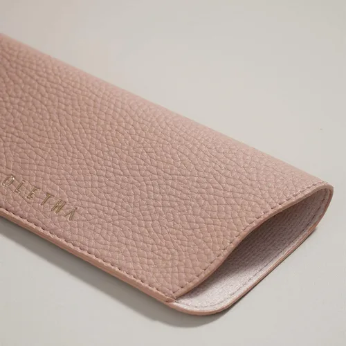 Vista 4 de OLETHA Estuche estético suave para gafas, diseño deslizante