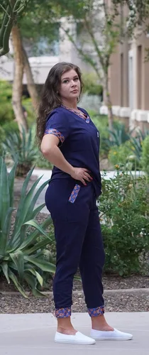 Vista 4 de Rich Quality Products Conjunto de exfoliantes para mujeres y hombres, cómodo diseño de tela de tela Kente con pantalones deportivos