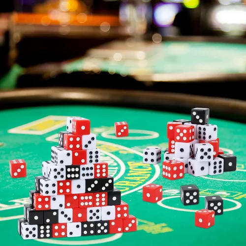 Vista 9 de Juego de 50 dados estándar de 0.63 pulgadas con acrílico negro, blanco, rojo, 6 caras, a granel, dados de casino para fiestas temáticas de casino