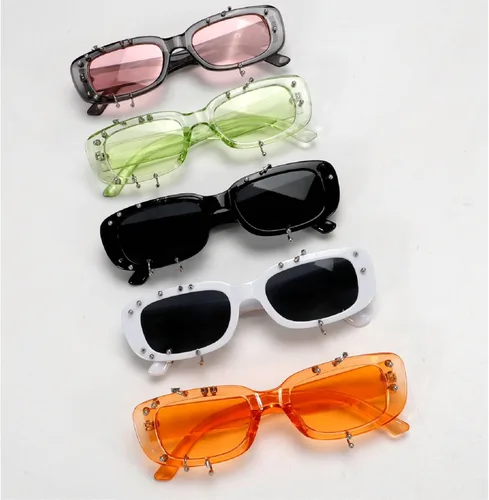 Vista 3 de punk Rivet Cyber Spike Decor Gafas de sol Wild Rock Gafas de sol para mujeres y hombres, gafas de sol modernas 13008