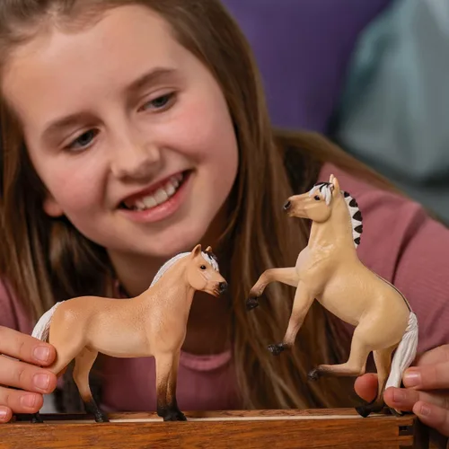 Vista 4 de Schleich Horse Club - Figura de yegua de caballo de fiordo noruego - Figuras de poni para niñas y niños - Juguetes para niños a partir de 5 años