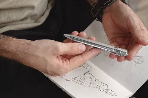 Vista 2 de BASTION Bolt Action Pen Acero inoxidable Cartucho de tinta de gel extra de punta fina, combo de regalo de graduación para ella, él, hija, hijo