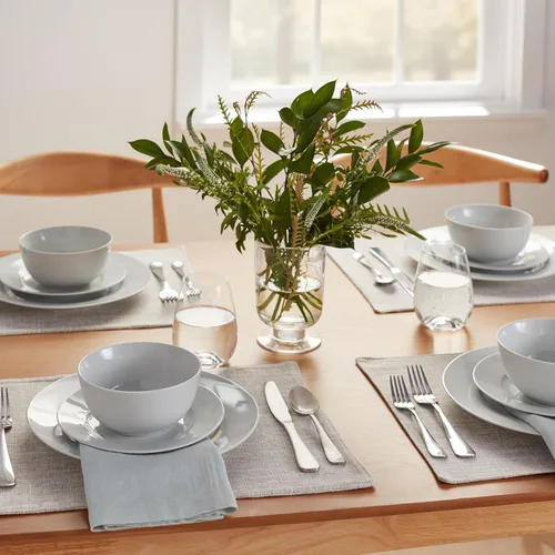 Vista 9 de Amazon Basics Juego de vajilla de cocina, apto para microondas y lavavajillas, platos, cuencos, servicio para 6, 18 piezas, color blanco