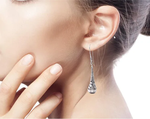 Vista 5 de NOVICA Aretes colgantes hechos a mano de plata de ley 925 de Indonesia con piedra preciosa negra metálica y piedra natal del árbol 2.5 pulgadas