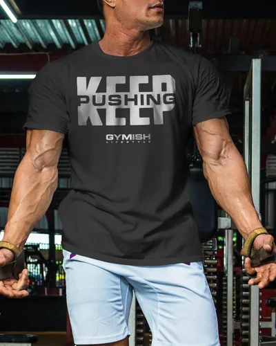 Vista 3 de Camiseta de gimnasio inspiradora con texto en inglés Keep Pushing para empujar tu autoentrenamiento