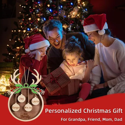 Vista 7 de Adorno de Navidad personalizado, adornos de Navidad de madera personalizados, iniciales de nombre grabadas, adorno de recuerdo colgante de árbol