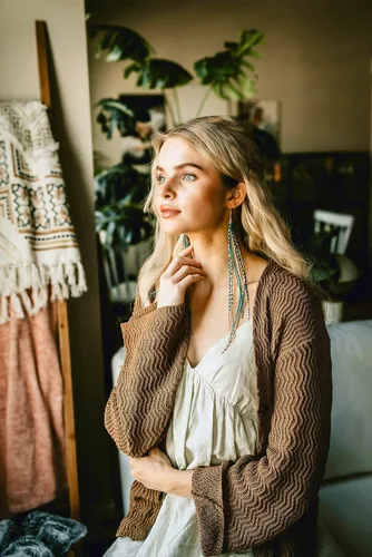 Vista 2 de Pendientes colgantes bohemios hechos a mano largos y ligeros para mujer