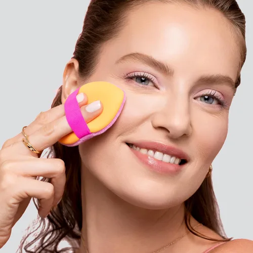 Vista 6 de Real Techniques Miracle 2 en 1 Borla de Polvo, de Doble Cara, Borla de Maquillaje de Tamaño Completo para Mezclar, Banda Elástica Reversible