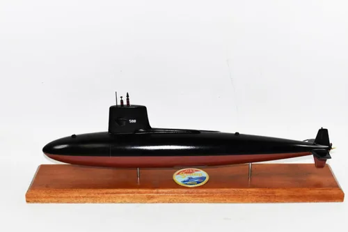 Vista 4 de USS Scamp (SSN-588) Modelo submarino, azul marino, modelo a escala de 20 pulgadas, caoba, clase de skipjack