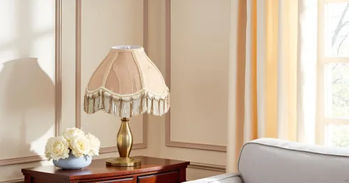 Vista 7 de Aspen Creative 55001 - Pantalla de lámpara de cúpula festoneada cosida a mano con flecos UNO en Biscotti Beige, 4 pulgadas superior x 10 pulgadas