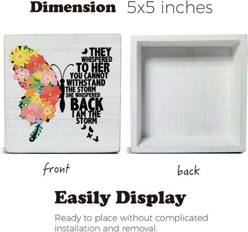 Vista 2 de Dumyum Cartel de madera con cita inspiradora para mujeres "Soy la tormenta" con mariposa floral, cartel decorativo para escritorio, estante de mesa