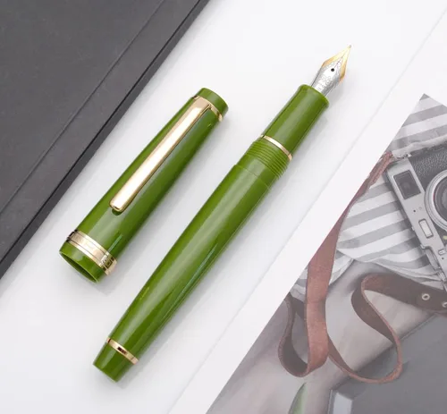 Vista 6 de Pluma estilográfica JINHAO 82 con clip dorado (plumín F 0.5mm, verde aguacate)