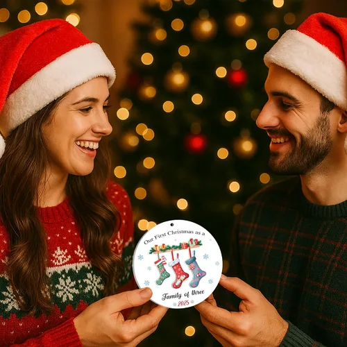 Vista 6 de Adornos de Navidad Familiares 2025, Nuestro Primer Adorno de Navidad como Familia de 3, Adorno de Árbol de Navidad, Adornos de Primer Navidad