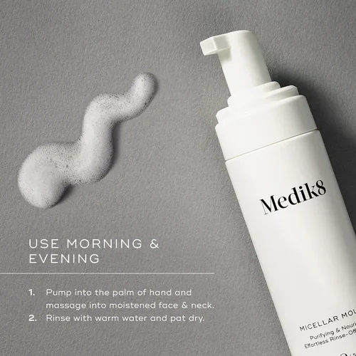 Vista 4 de Medik8 Espuma clarificante, limpiador facial exfoliante ligero AHA y BHA, ácido salicílico y nicacinamida, limpiador facial suave y espumoso, 5 onzas