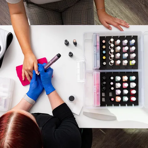 Vista 11 de IRIS USA Estuche de tren cosmético con organizador de esmalte de uñas y 4 estuches internos con asa, paquete de 2, caja de almacenamiento portátil
