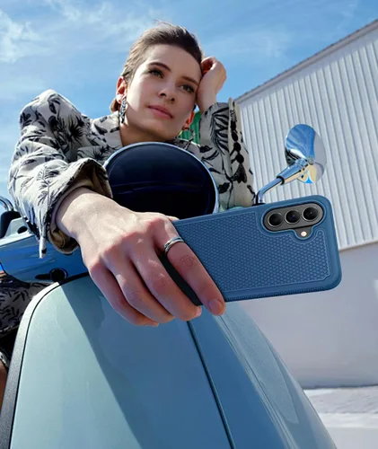Vista 702 de FNTCASE Funda para iPhone 17 Pro: Fundas delgadas translúcidas de color azul claro compatibles con MagSafe, protección completa de la cámara