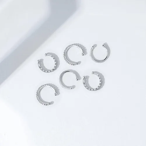 Vista 3 de Tienda Essentials Juego de 3 aretes de plata de ley chapada en oro de 14 quilates o rodio