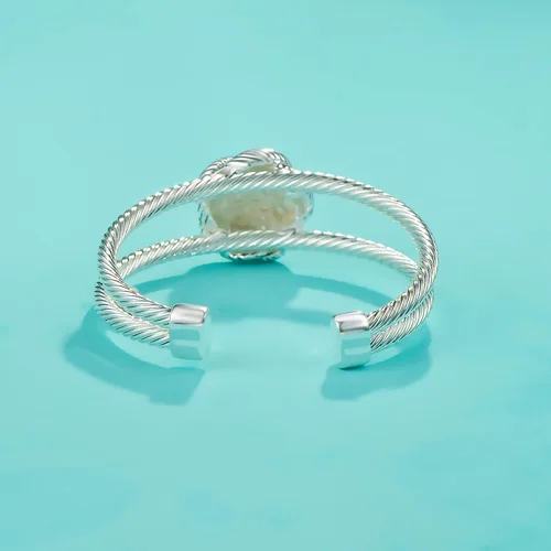 Vista 3 de UNY JEWEL Las joyas hacen una declaración con nuestro brazalete abierto abierto de doble alambre trenzado de dos tonos de alambre y flores es un