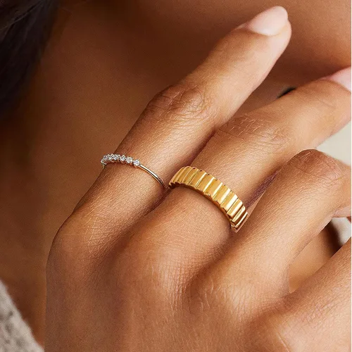 Vista 4 de Anillos para mujer, modernos y delicados anillos chapados en oro de 14 quilates, hipoalergénicos con circonita cúbica, anillo midi de color rosa