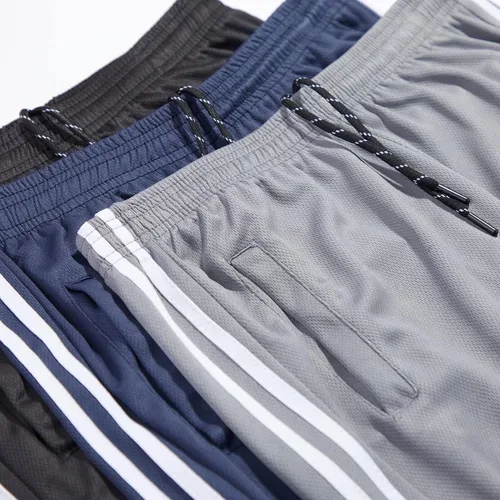 Vista 3 de Real Essentials Paquete de 3 pantalones deportivos de malla Tech para hombre con bolsillos (disponibles en tallas grandes y altas)