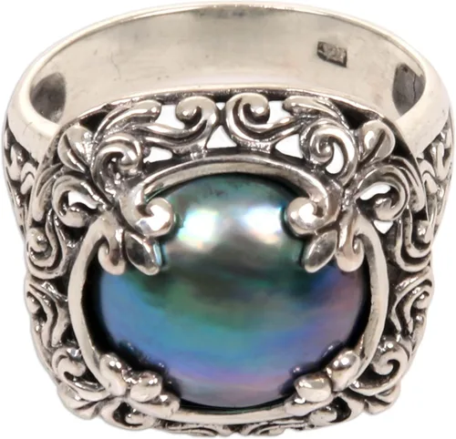 Vista 3 de NOVICA Anillo de cóctel artesanal hecho a mano con perlas de agua dulce cultivadas Mabe de plata de ley 925 con motivo floral azul Indonesia piedra