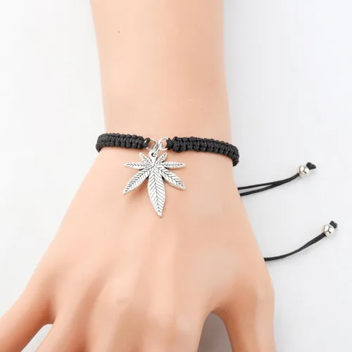 Vista 2 de TGBJE Pulsera de hoja de cannabis para amantes del cannabis, regalo Kiss Me I'm Highrish, pulsera de marihuana, regalo de marihuana, joyería