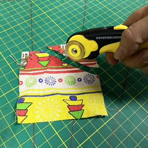 Vista 2 de AUTOTOOLHOME Cuchillas de corte rotativas de titanio de 1.102 in, paquete de 10 cuchillas de repuesto para acolchado, costura, álbumes de recortes