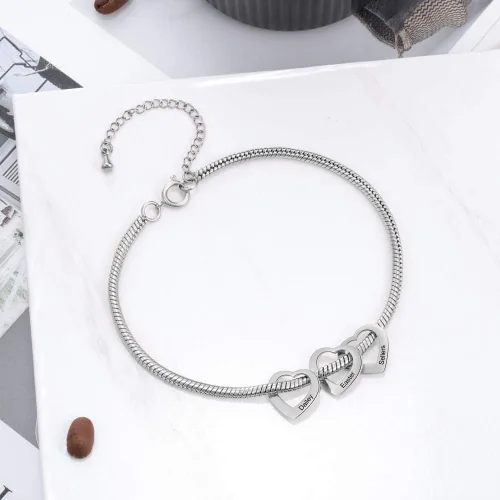 Vista 3 de LoraPetid Tobillera personalizada con dije para mujer, cadena de tobillera ajustable plateadadorada con corazón de 2, 3, 4, 6, con nombre