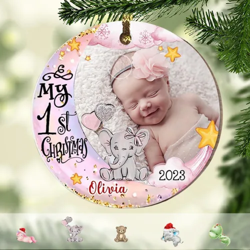 Vista 16 de Adorno personalizado de primera Navidad del bebé con carga de foto, decoración plana colgante de cara de recién nacido para árbol navideño, lindo
