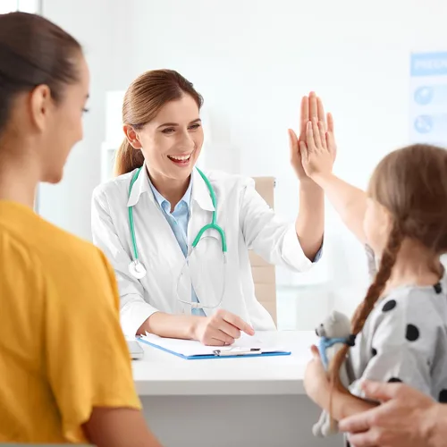Vista 2 de Toallitas de mano antibacterianas grandes envueltas individualmente, toallitas sanitadoras de manos de tamaño viaje con aloe en caja dispensadora