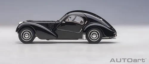 Vista 8 de Auto Art Models 1938 Bugatti Type 57SC Atlantic con ruedas de disco negro 1/43 modelo de auto fundido a presión por AUTOart 50946