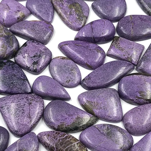 Vista 2 de Lote de cabujón suelto de piedras preciosas puritas moradas naturales de 100 unidades para la fabricación de joyas, 3-4 unidades., Gema, Purpurita