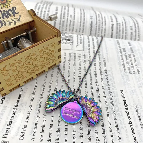 Vista 5 de FOCUSIN Collar de girasol para mujer, collar con texto en inglés You are my sun