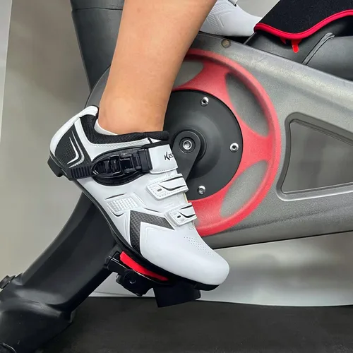 Vista 5 de Zapatos de ciclismo unisex compatibles con Peloton Bike y SPD, incluyendo tacos Delta, ideales para ciclismo en interiores y exteriores