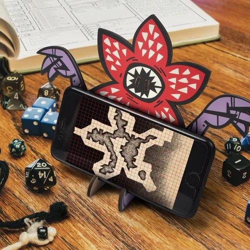 Vista 2 de Stranger Things Demogorgon - Soporte de teléfono de madera ligero para escritorio o mesa, soporte de visión manos libres para teléfonos inteligentes