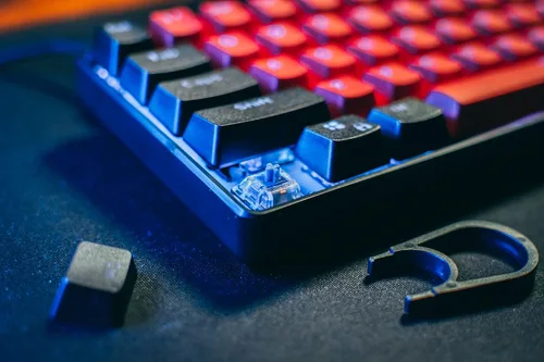 Vista 3 de Kraken Pro 60 - Teclado mecánico 60 RGB para juegos interruptores de velocidad plateados