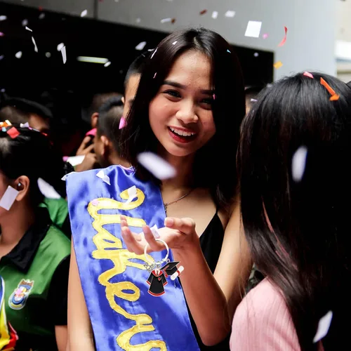 Vista 3 de Ediseng Regalos de graduación para ella y él, llavero Kawaii de graduación, clase de 2023, regalos de graduación únicos para hija e hijo, regalos