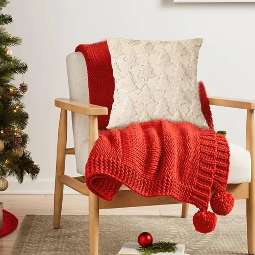 Vista 4 de Juego de 2 fundas de almohada de Navidad de 18 x 18 pulgadas, fundas de almohada beige con patrón de árbol de Navidad, fundas de cojín de piel