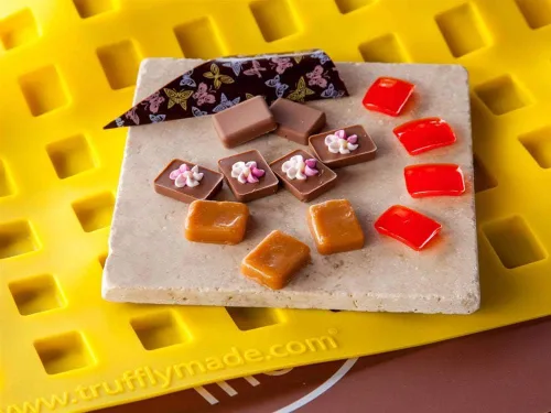 Vista 2 de Truffly Made Molde cuadrado mini – Molde rectangular de silicona de caramelo para trufas de chocolate, gelatinas, dulces y comestibles